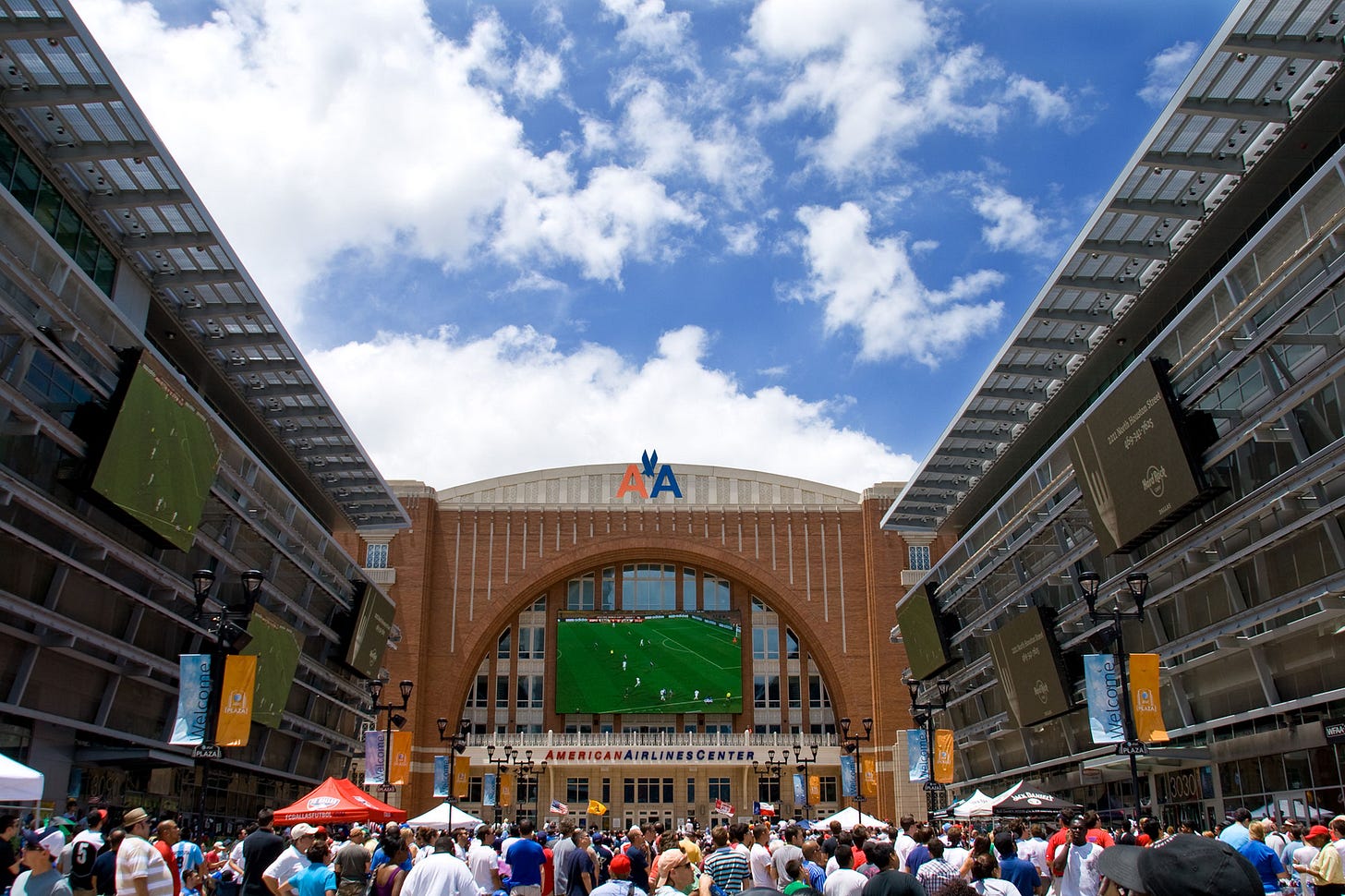 American Airlines Center, NBA, WNBA, Dallas Mavericks, Wings