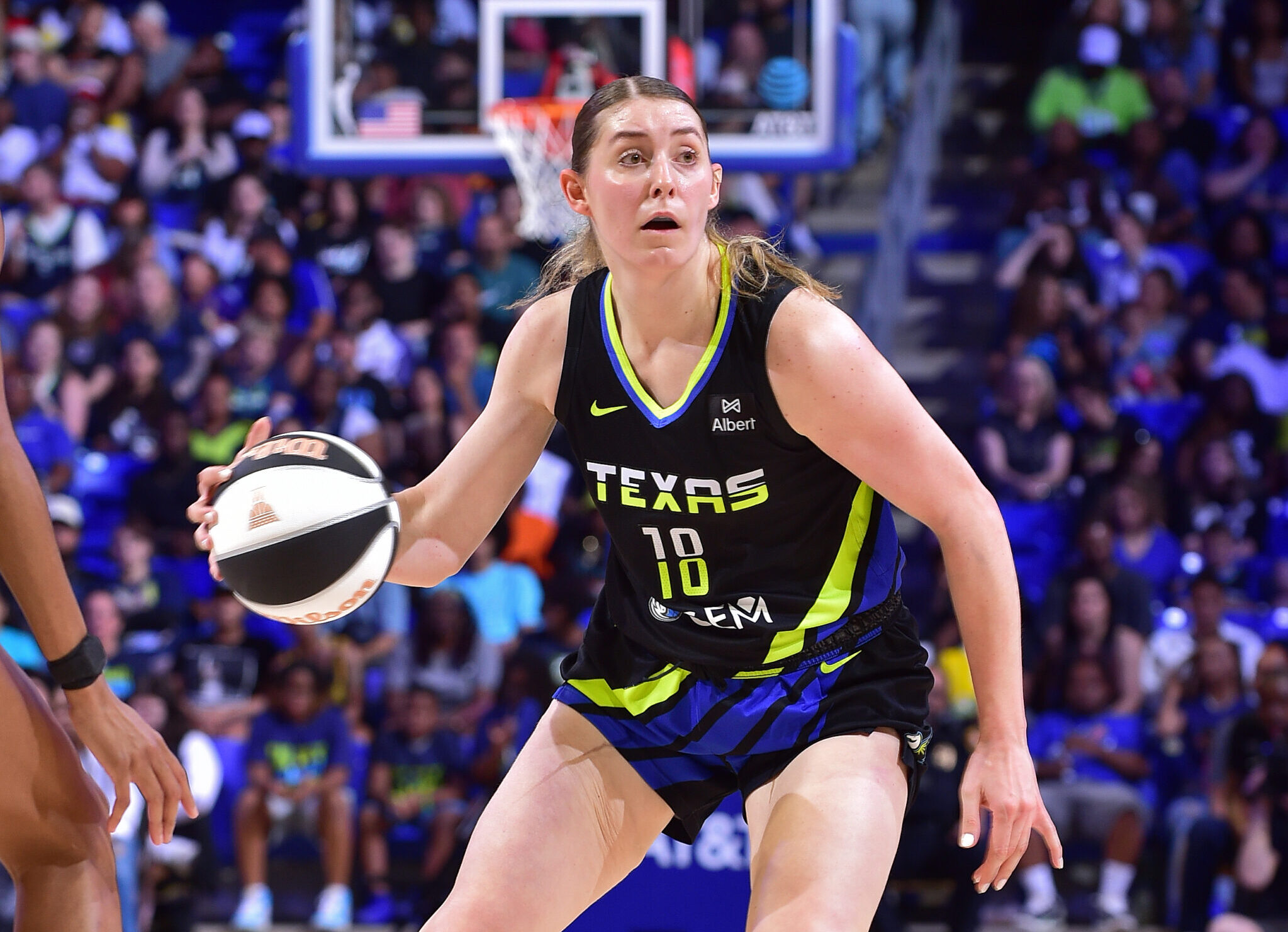 Luisa Geiselsoder, Dallas Wings, WNBA