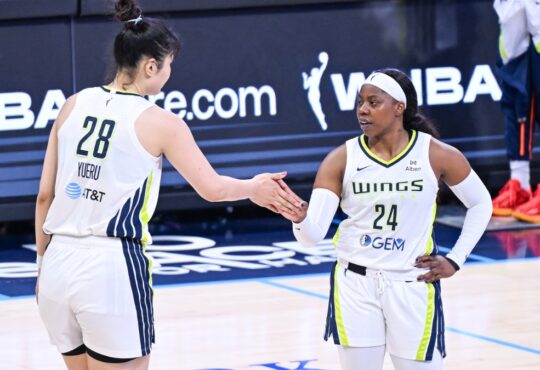 Li Yueru, Atike Ogunbowale, Dallas Wings, WNBA
