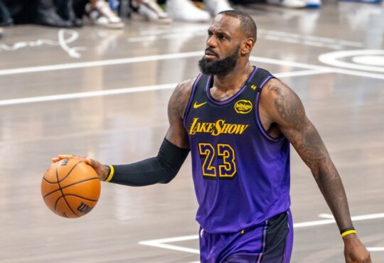 LeBron James, Los Angeles Lakers, Cleveland Cavaliers, NBA, Jarrett Allen, Charlotte Hornets, Darius Garland