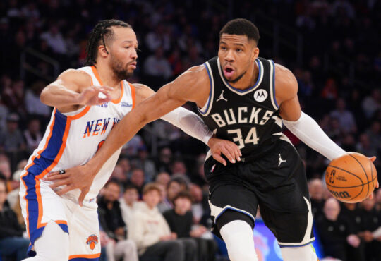 NBA Trade Idea Sends Milwaukee Bucks' Giannis Antetokounmpo to New York Knicks