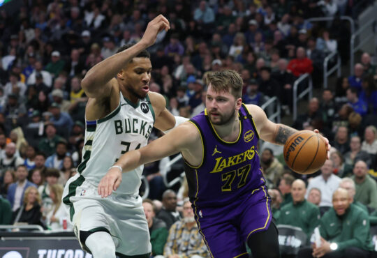 Five-Team NBA Trade Idea Sends Milwaukee Bucks' Giannis Antetokounmpo to Los Angeles Lakers