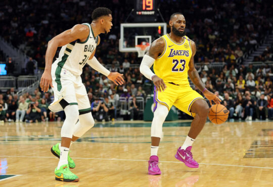 Golden State Warriors Could Pursue Milwaukee Bucks' Giannis Antetokounmpo, Los Angeles Lakers' LeBron James This Offseason NBA