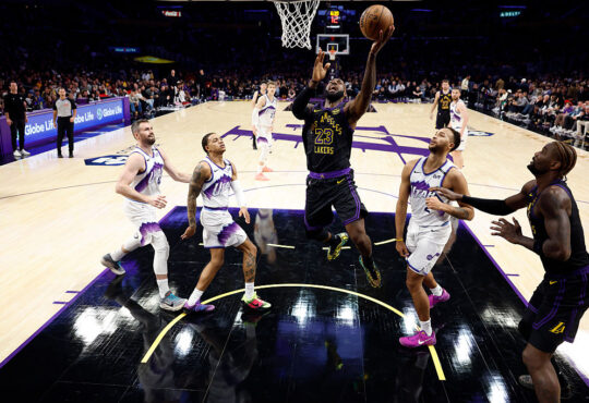 LeBron James, Los Angeles Lakers, Deandre Ayton, NBA