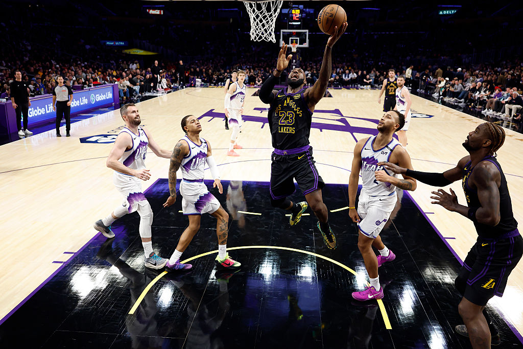 LeBron James, Los Angeles Lakers, Deandre Ayton, NBA