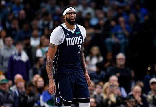 NBA Anthony Davis Mavericks Pistons Hawks Raptors