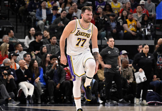 Los Angeles Lakers' Luka Dončić Has Leg Injury NBA