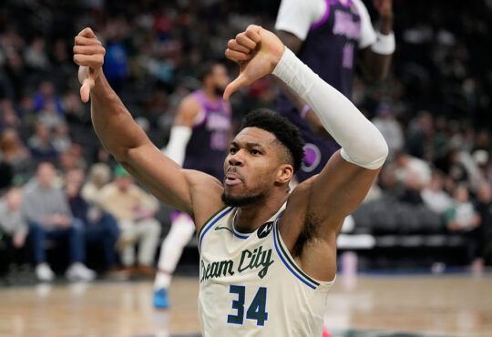Giannis Antetokounmpo Not Happy Milwaukee Bucks Fans Booed Team In Loss To Minnesota Timberwolves NBA