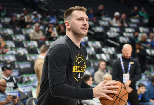 Luka Dončić shoots during pregame warmups for the Los Angeles Lakers at American Airlines Center