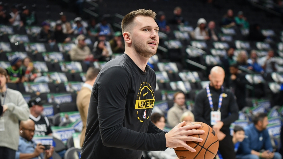 Luka Dončić shoots during pregame warmups for the Los Angeles Lakers at American Airlines Center