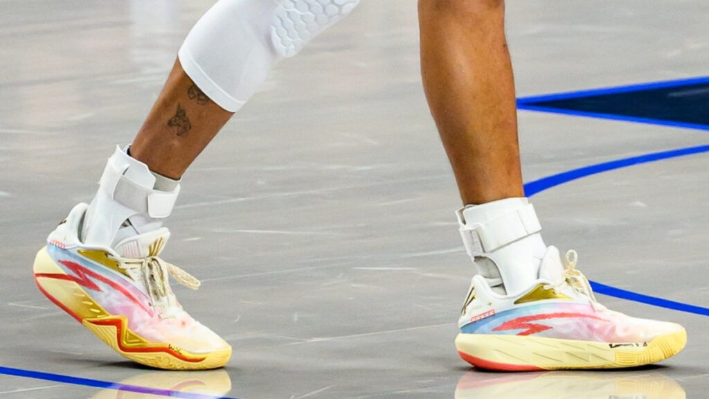 Stephen Curry wears Kyrie Irving’s ANTA KAI 3 sneakers while walking on the court at American Airlines Center before Warriors vs. Mavericks
