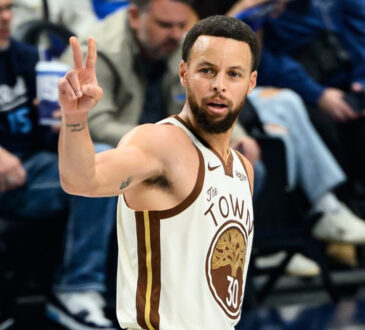 Stephen Curry flashes a two-finger gesture during Warriors game at American Airlines Center