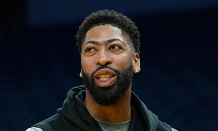 NBA: Anthony Davis warms up on the court at Chase Center before the Dallas Mavericks game against the Golden State Warriors