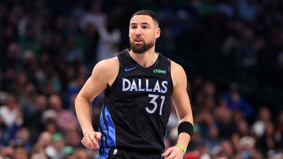 NBA: Klay Thompson watches his shot during the second quarter at American Airlines Center against the Boston Celtics