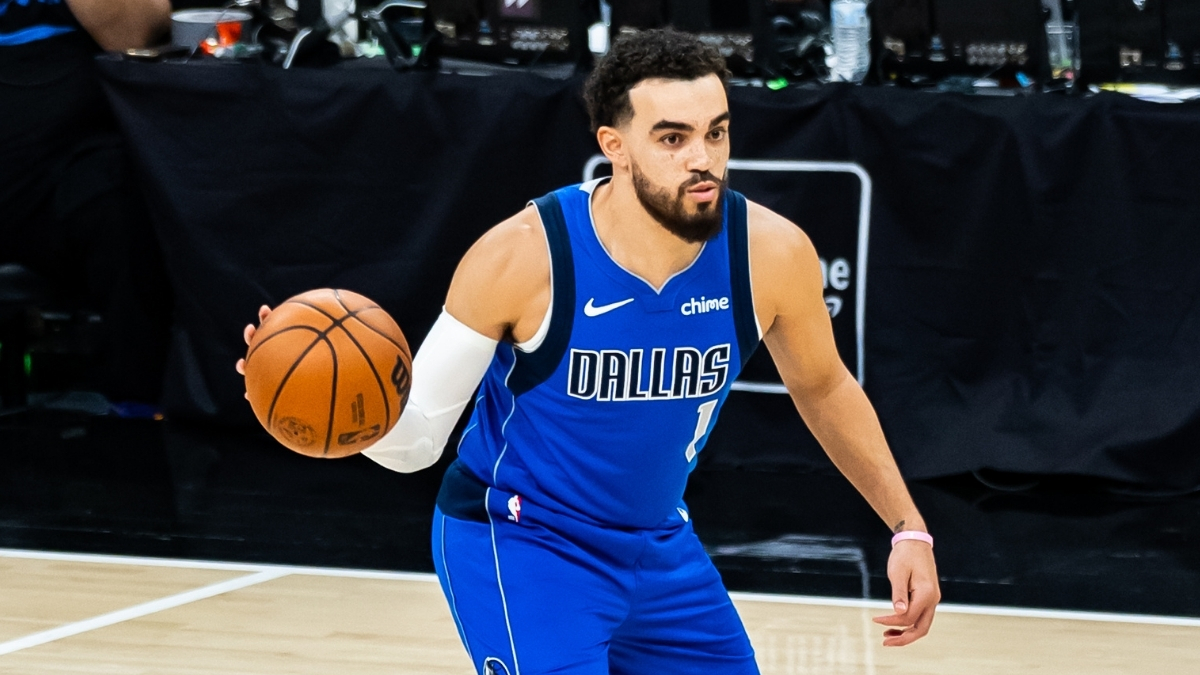 NBA: Tyus Jones passes the ball during his Dallas Mavericks debut in San Antonio