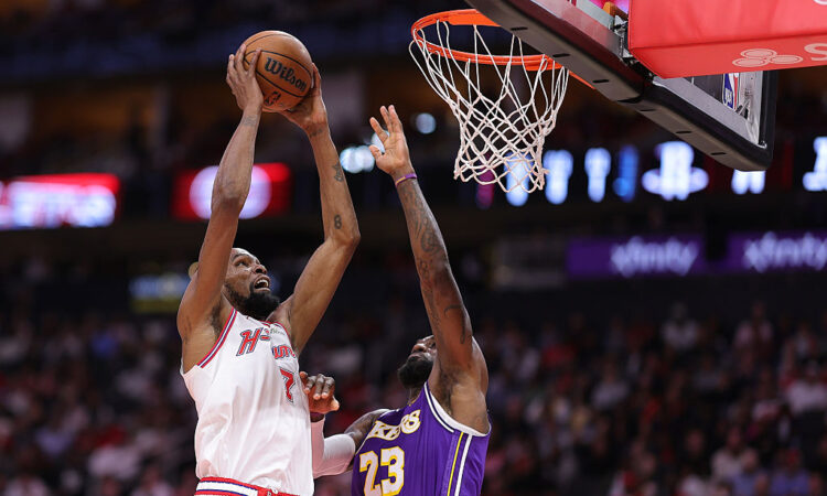 Kevin Durant dunks against LeBron James