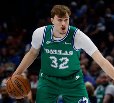 Cooper Flagg handles the ball during the Mavericks’ game against the Clippers on March 21, 2026, at American Airlines Center.