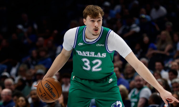 Cooper Flagg handles the ball during the Mavericks’ game against the Clippers on March 21, 2026, at American Airlines Center.