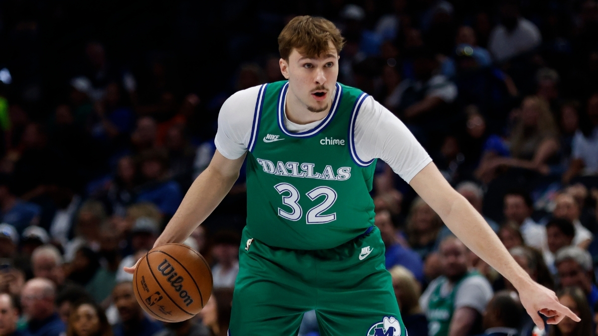 Cooper Flagg handles the ball during the Mavericks’ game against the Clippers on March 21, 2026, at American Airlines Center.