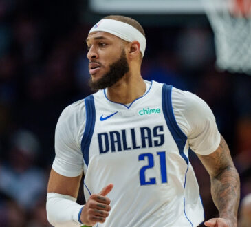 Daniel Gafford (#21) of the Dallas Mavericks during an away game against the Charlotte Hornets at Spectrum Center on March 3, 2026.