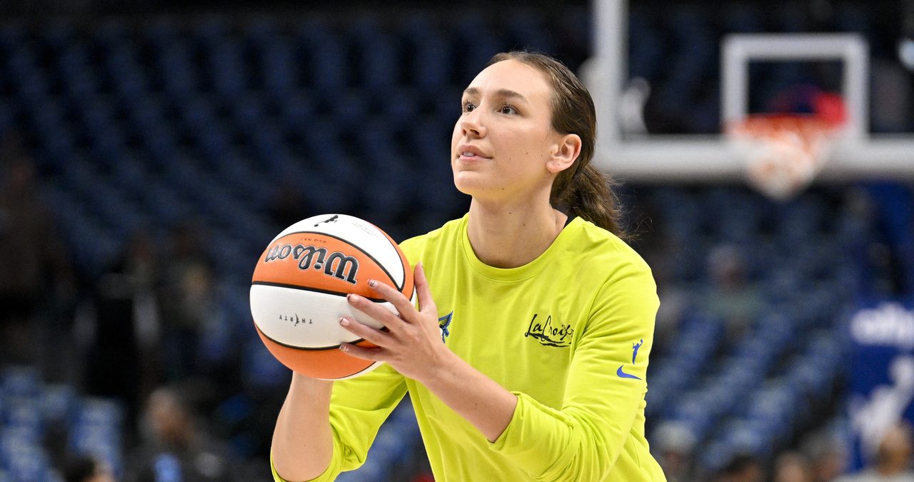 Dallas Wings forward Alanna Smith lines up a shot while warming up before a game against the Chicago Sky