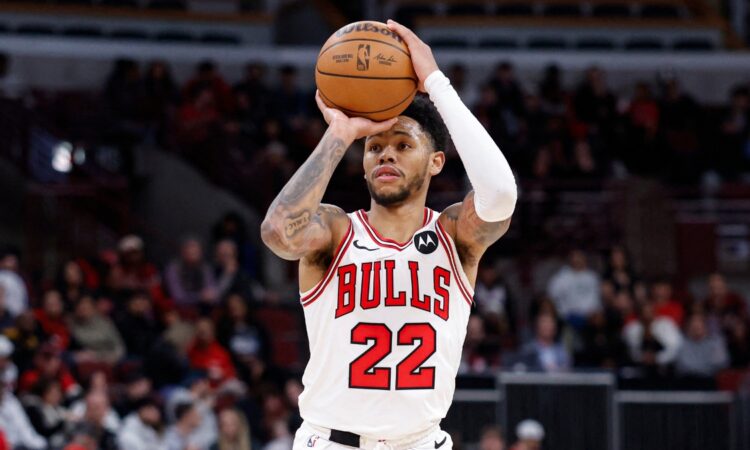 Anfernee Simons of the Chicago Bulls shoots a jump shot against the Toronto Raptors at United Center.