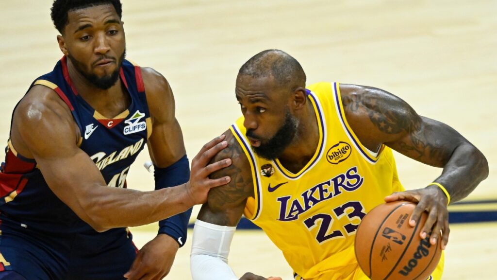 LeBron James Met With Cavaliers Brass At His Akron Home LeBron James Met With Cavaliers Brass At His Akron Home