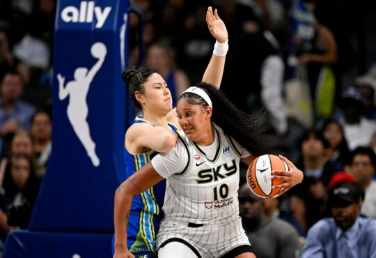 Chicago Sky center Kamilla Cardoso posts up against Dallas Wings center Li Yueru during the first half at American Airlines Center.