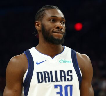 Dallas Mavericks center Moussa Cissé in a white No. 30 jersey against the Phoenix Suns