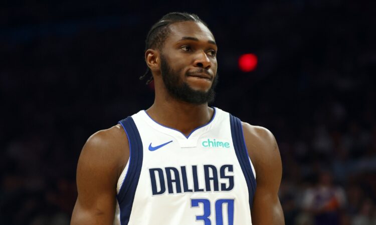 Dallas Mavericks center Moussa Cissé in a white No. 30 jersey against the Phoenix Suns