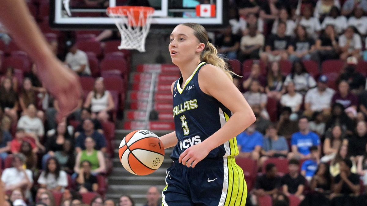 Dallas Wings guard Paige Bueckers dribbles the ball up the floor against the Toronto Tempo during the first half at Bell Centre.