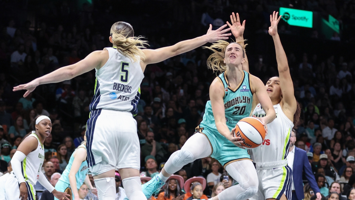 New York Liberty guard Sabrina Ionescu drives to the basket between Dallas Wings defenders Paige Bueckers and Azzi Fudd in the fourth quarter at Barclays Center