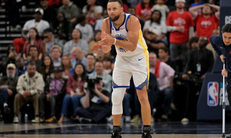 Golden State Warriors guard Stephen Curry #30 celebrates on the court against the Los Angeles Clippers during the 2026 NBA Play-In Tournament at Intuit Dome.