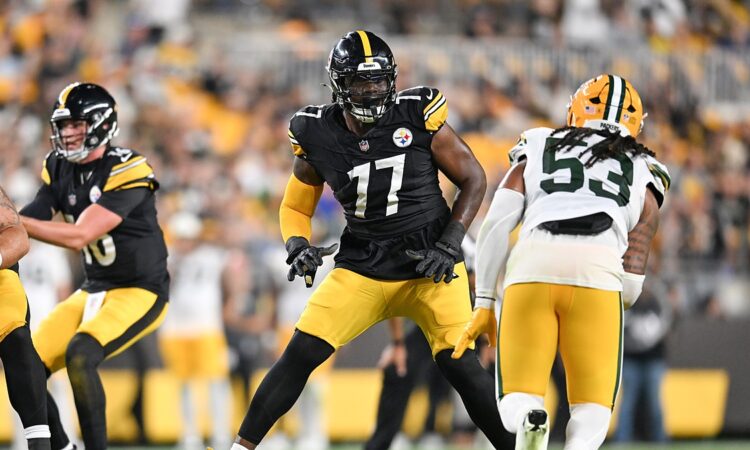 Pittsburgh Steelers offensive tackle Broderick Jones sets to block Green Bay Packers defensive end Arron Mosby.