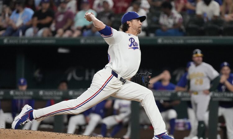 Texas Rangers pitcher Jacob deGrom drives toward the plate in his delivery at Globe Life Field.