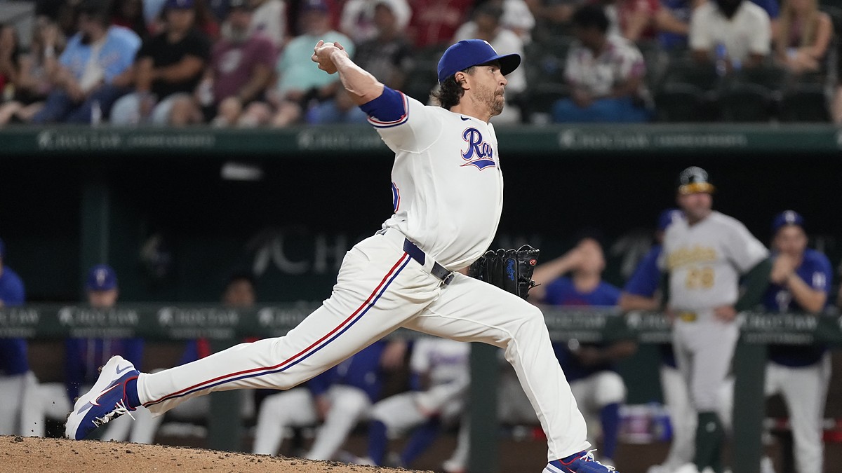 Texas Rangers pitcher Jacob deGrom drives toward the plate in his delivery at Globe Life Field.