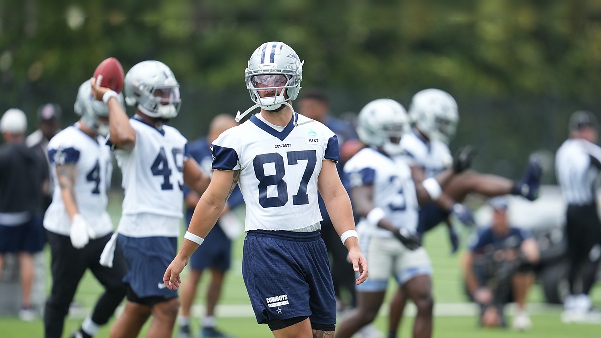 Dallas Cowboys tight end Jake Ferguson walks between reps in his No. 87 practice jersey during minicamp.