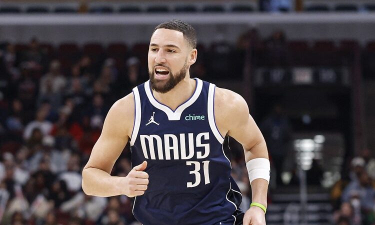 Dallas Mavericks guard Klay Thompson runs up the court calling out to a teammate.