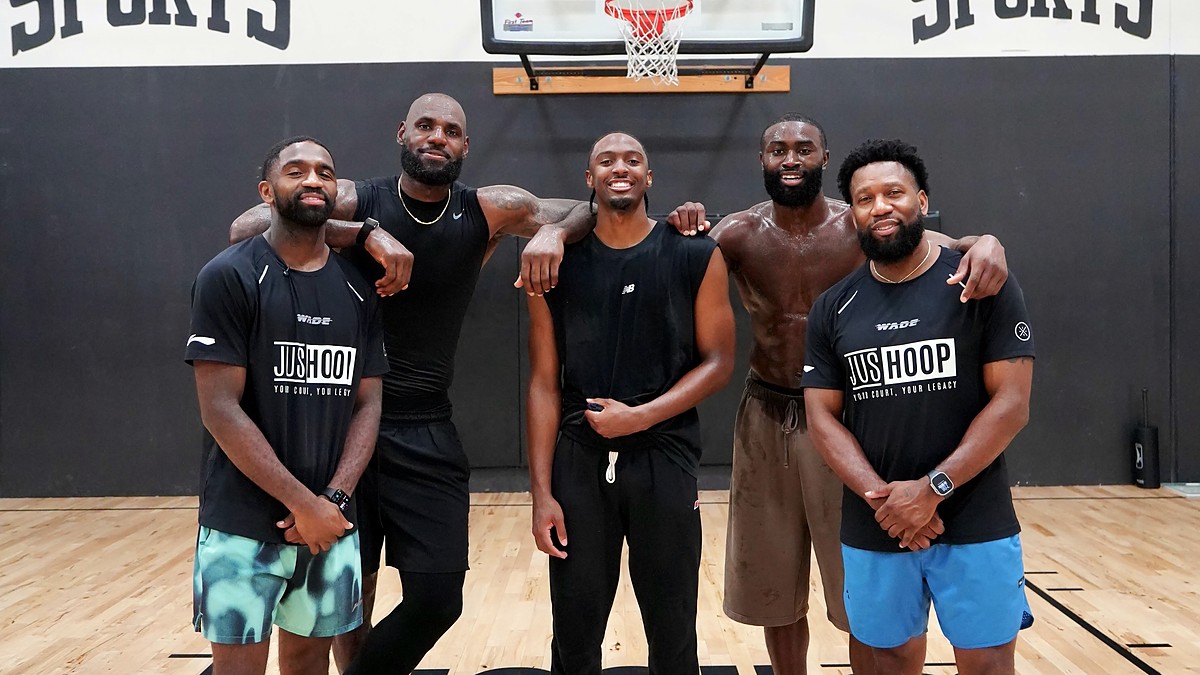 Philadelphia 76ers stars LeBron James, Tyrese Maxey and Jaylen Brown worked out together.
