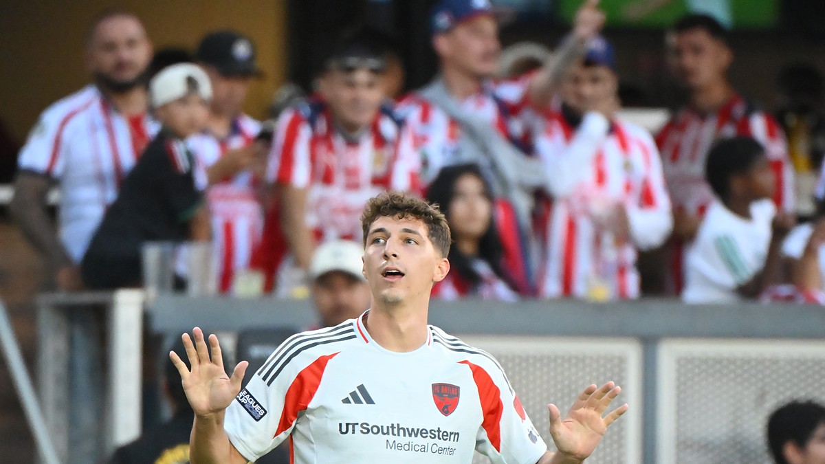 FC Dallas forward Logan Farrington raises both hands to the crowd after scoring against Guadalajara