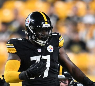 Pittsburgh Steelers offensive tackle Max Iheanachor sets his hands to block during a preseason game.