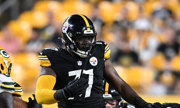 Pittsburgh Steelers offensive tackle Max Iheanachor sets his hands to block during a preseason game.