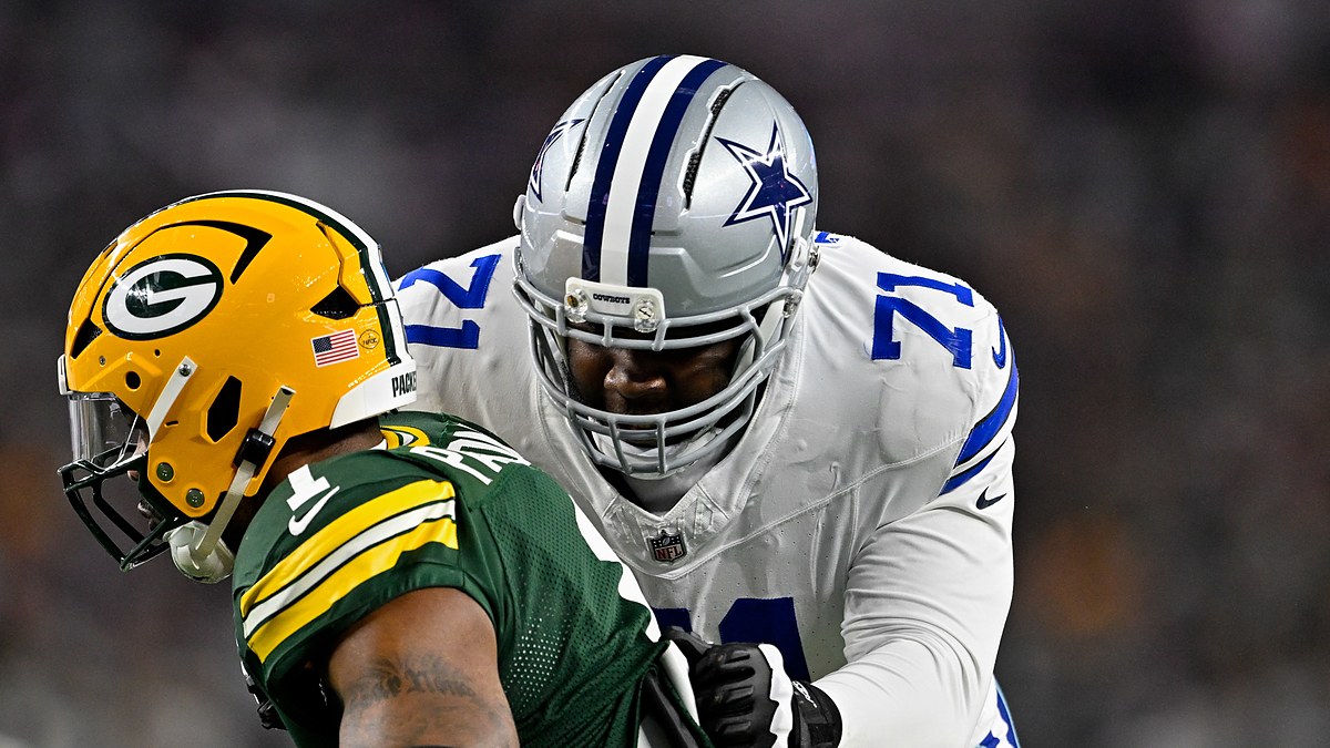 Dallas Cowboys offensive tackle Nathan Thomas locks up with Green Bay Packers defensive end Micah Parsons in pass protection.