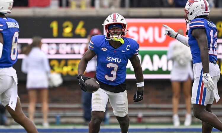 SMU Mustangs safety Ahmaad Moses, No. 3, carries the ball upfield after an interception.