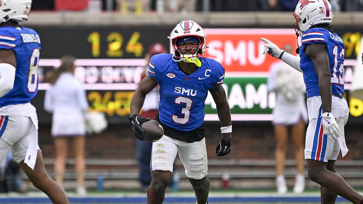 SMU Mustangs safety Ahmaad Moses, No. 3, carries the ball upfield after an interception.