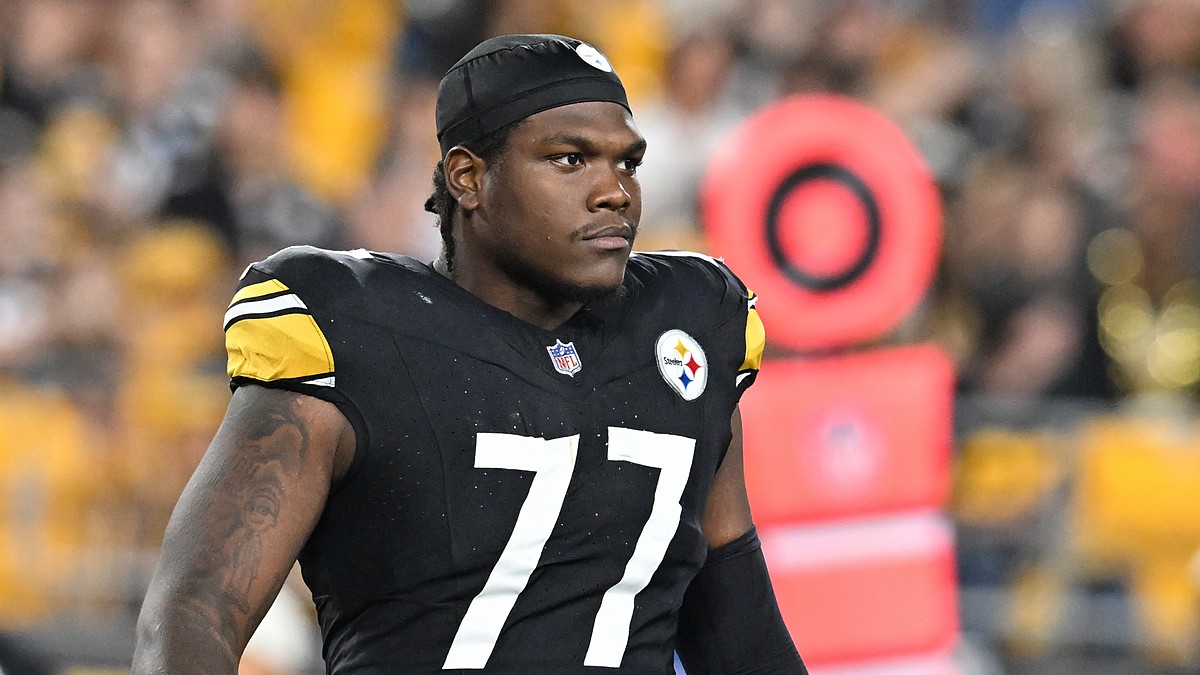 Pittsburgh Steelers offensive tackle Broderick Jones looks downfield in a skullcap during a game against the Jets.