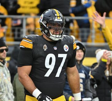 Pittsburgh Steelers defensive tackle Cameron Heyward stands in uniform while warming up before a game against the Bills.