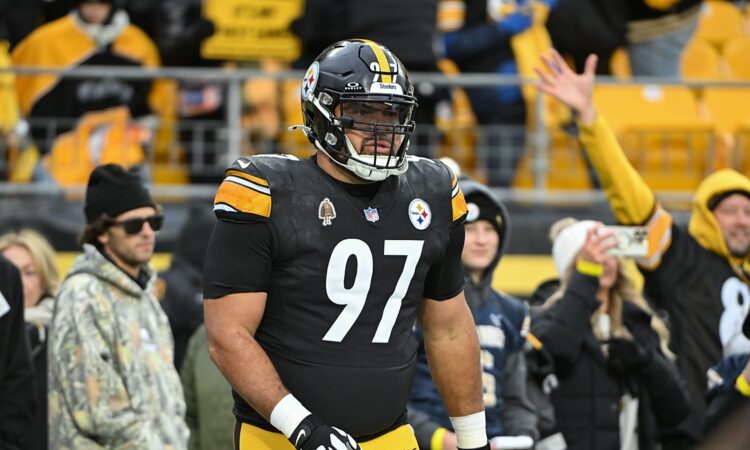 Pittsburgh Steelers defensive tackle Cameron Heyward stands in uniform while warming up before a game against the Bills.