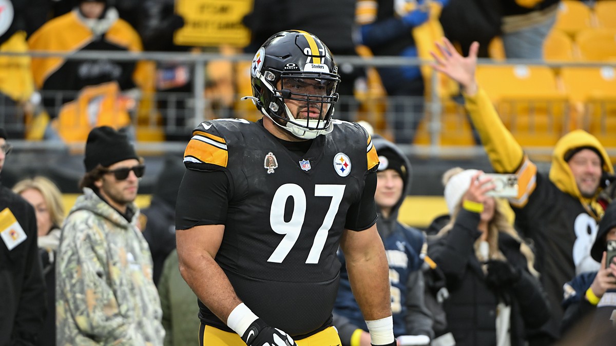 Pittsburgh Steelers defensive tackle Cameron Heyward stands in uniform while warming up before a game against the Bills.