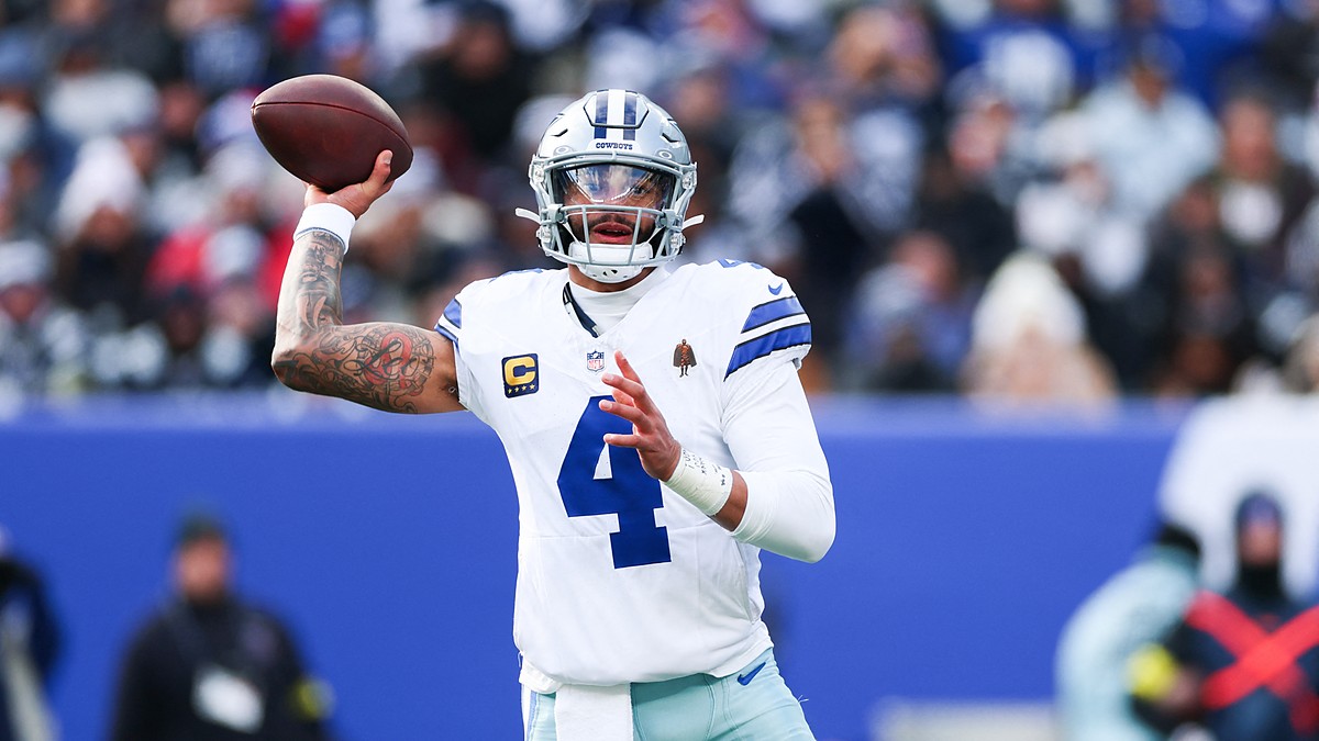 Dallas Cowboys quarterback Dak Prescott cocks his arm to throw as he looks downfield against the Giants.